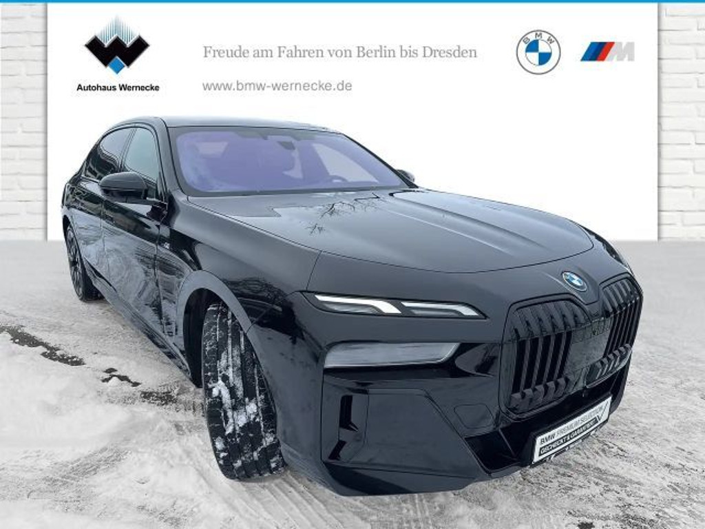 BMW i7