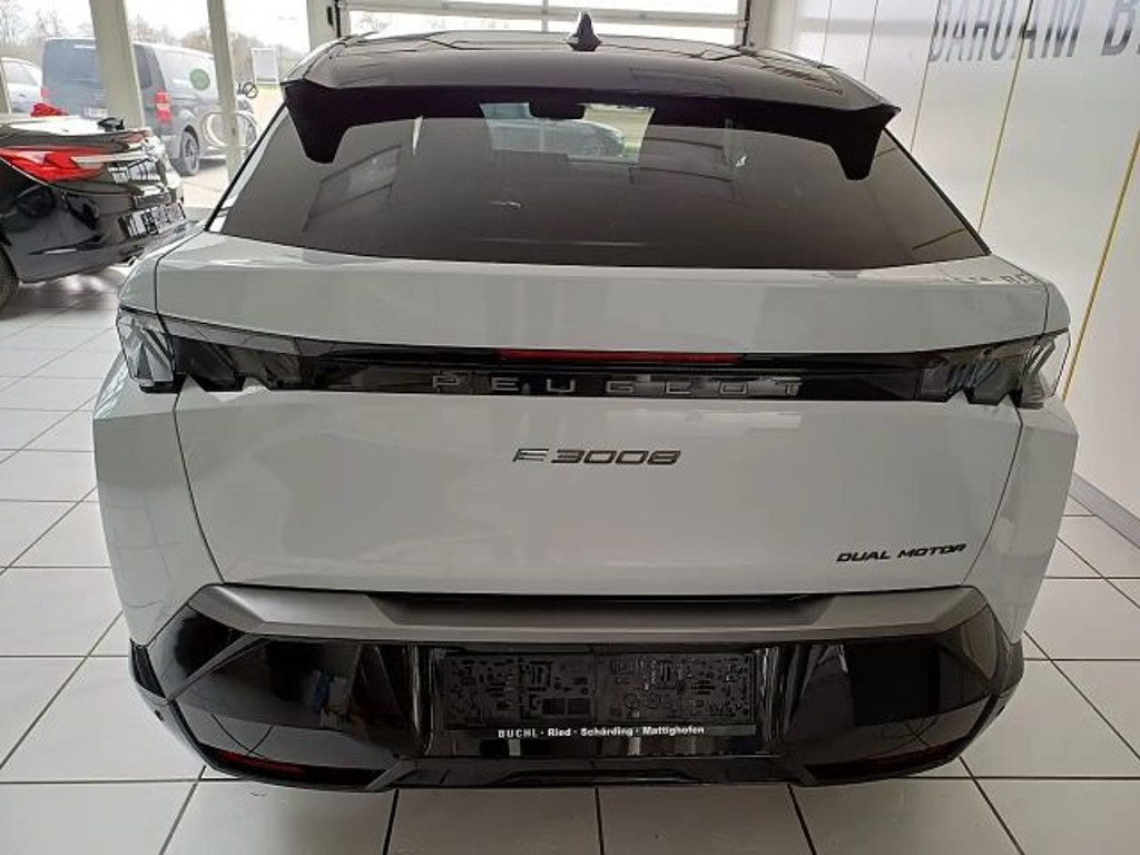 Peugeot E-3008