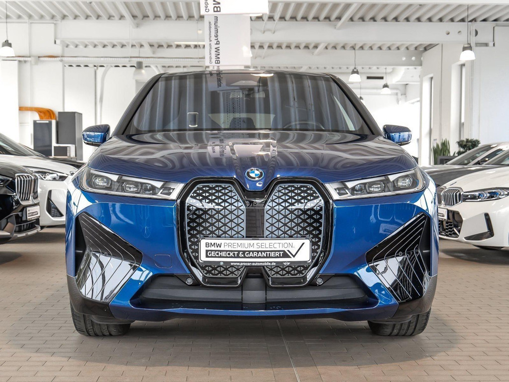 BMW iX