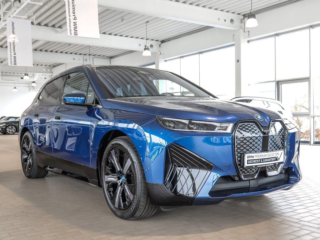 BMW iX