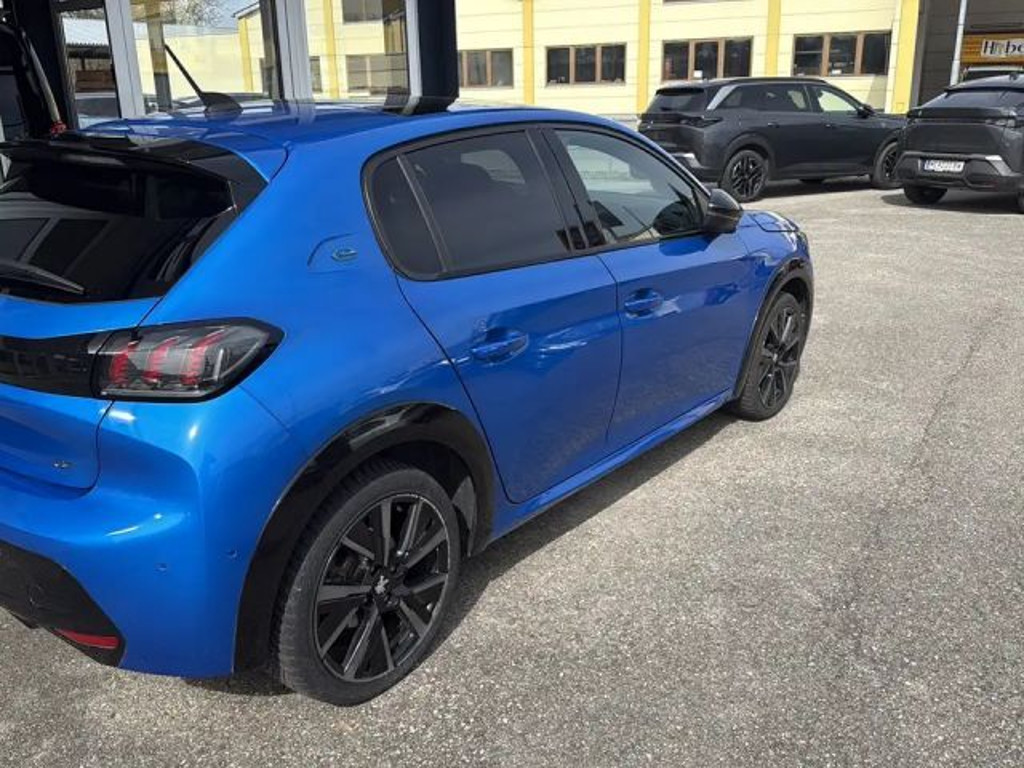 Peugeot e-208