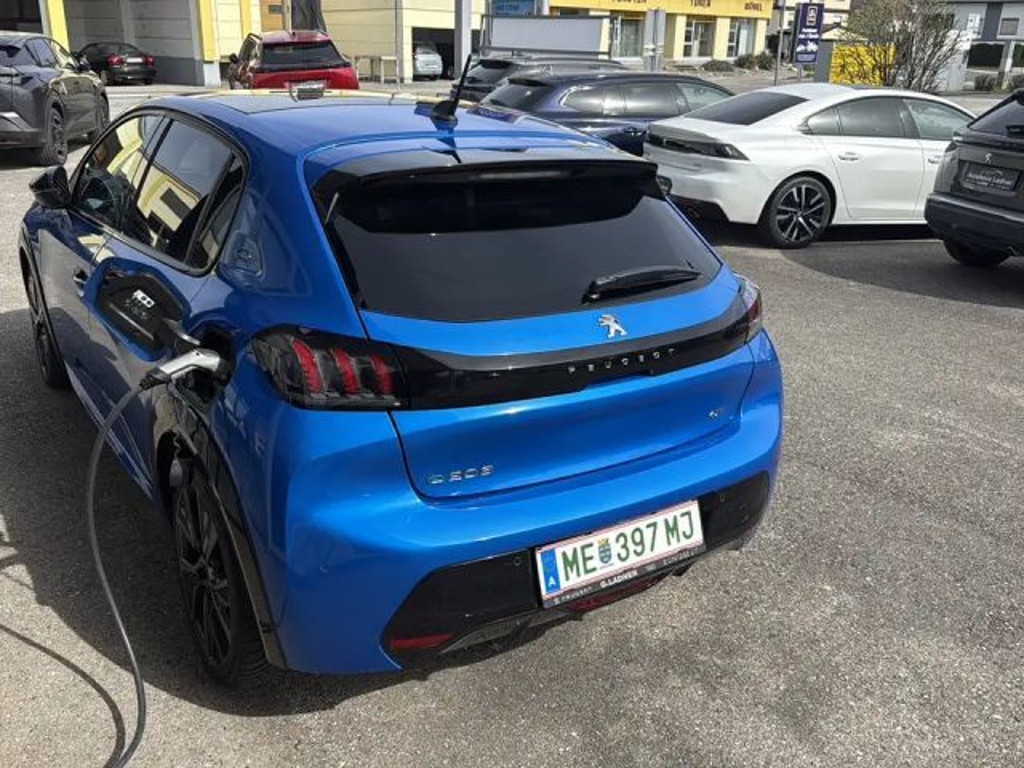 Peugeot e-208