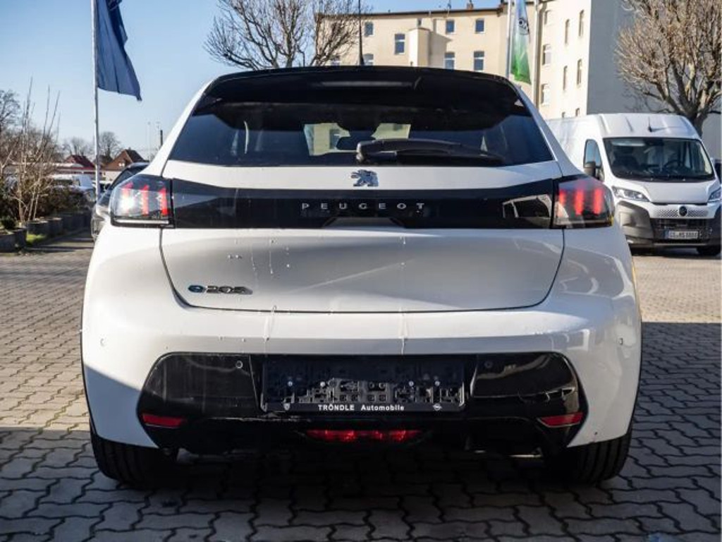 Peugeot e-208