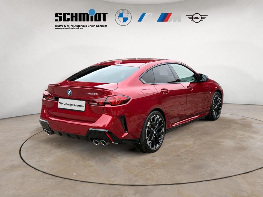 BMW M235