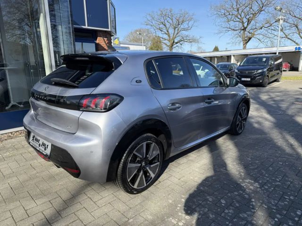 Peugeot e-208