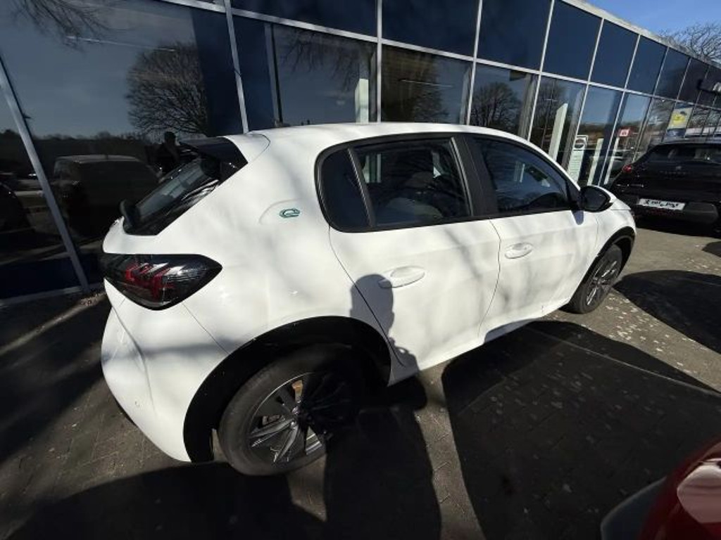 Peugeot e-208