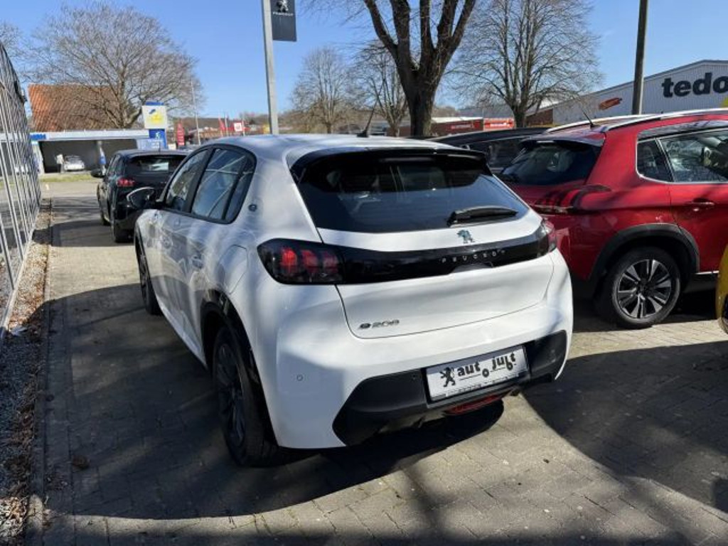 Peugeot e-208