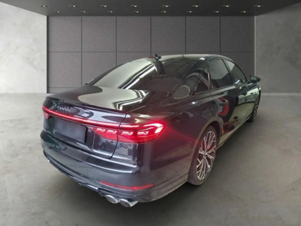 Audi S8