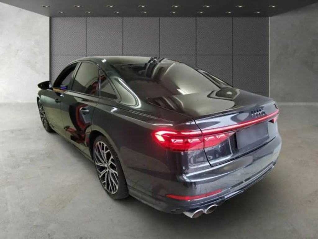 Audi S8