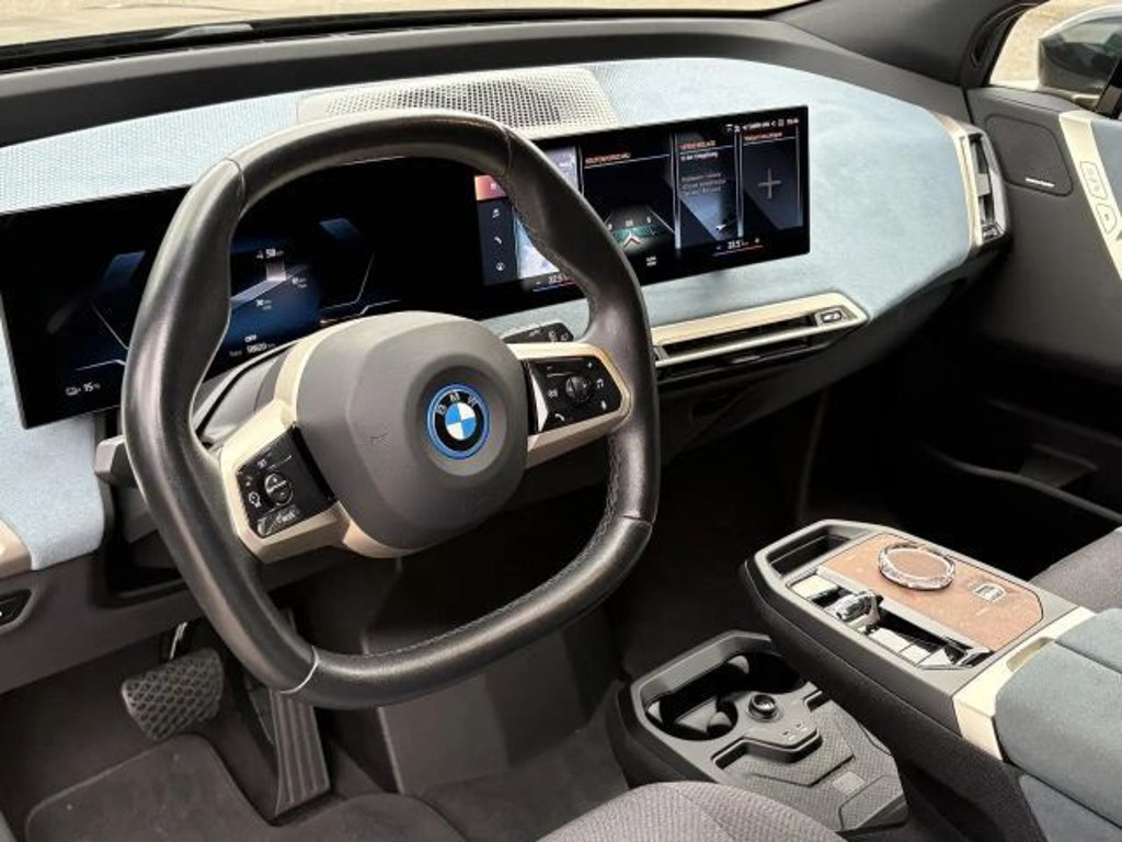 BMW iX