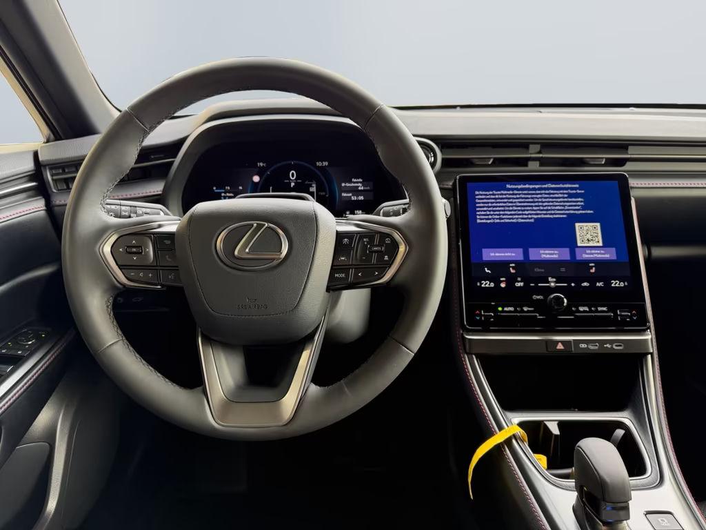 Lexus LBX