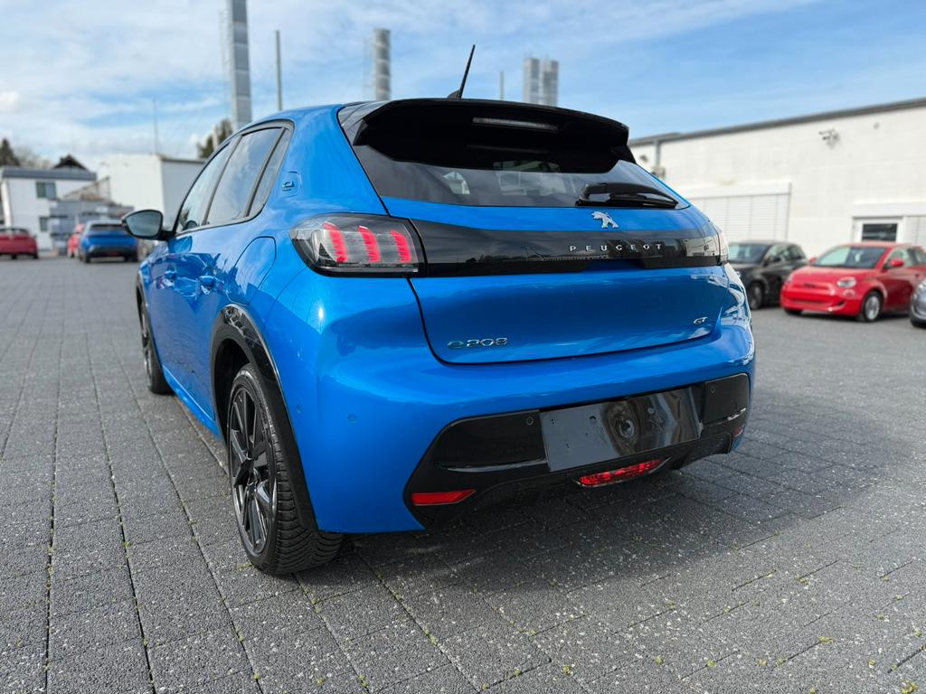 Peugeot e-208