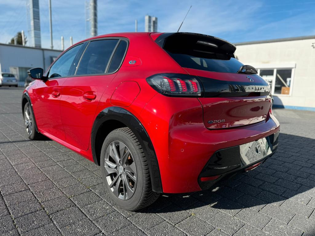 Peugeot e-208