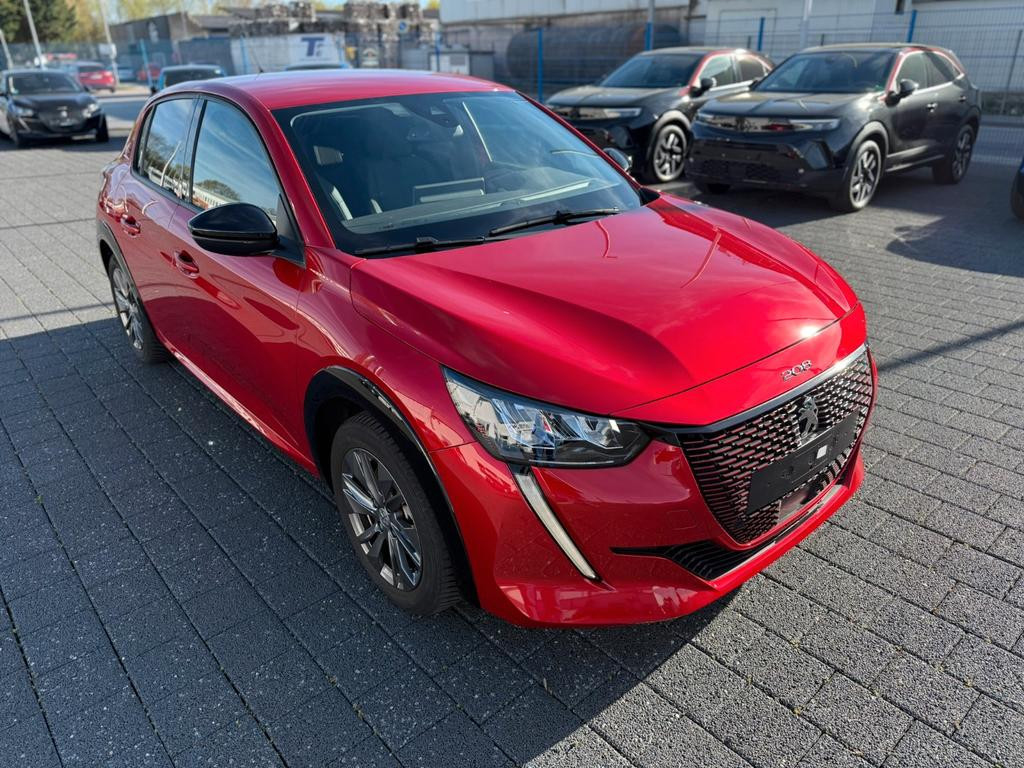 Peugeot e-208