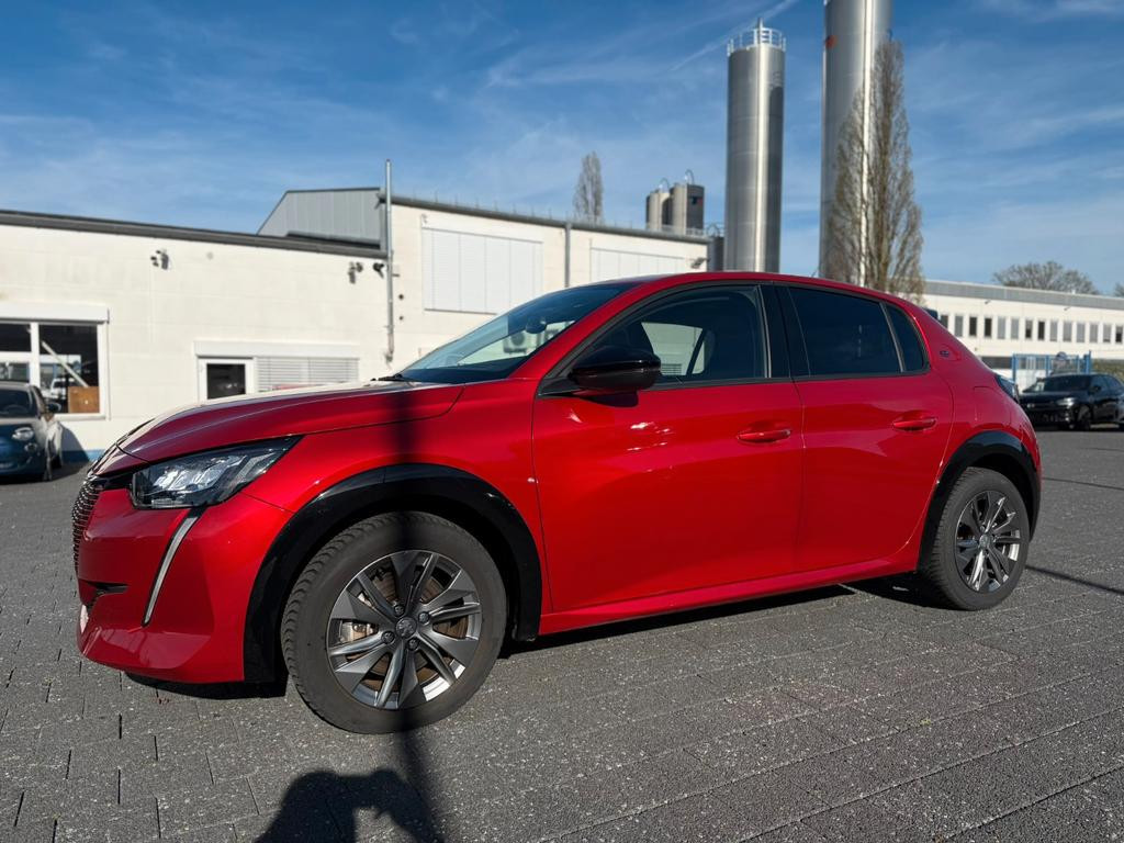 Peugeot e-208