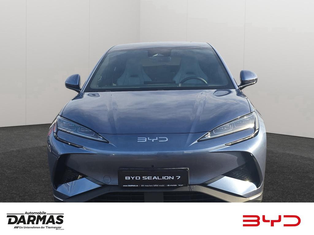 BYD Sealion 7