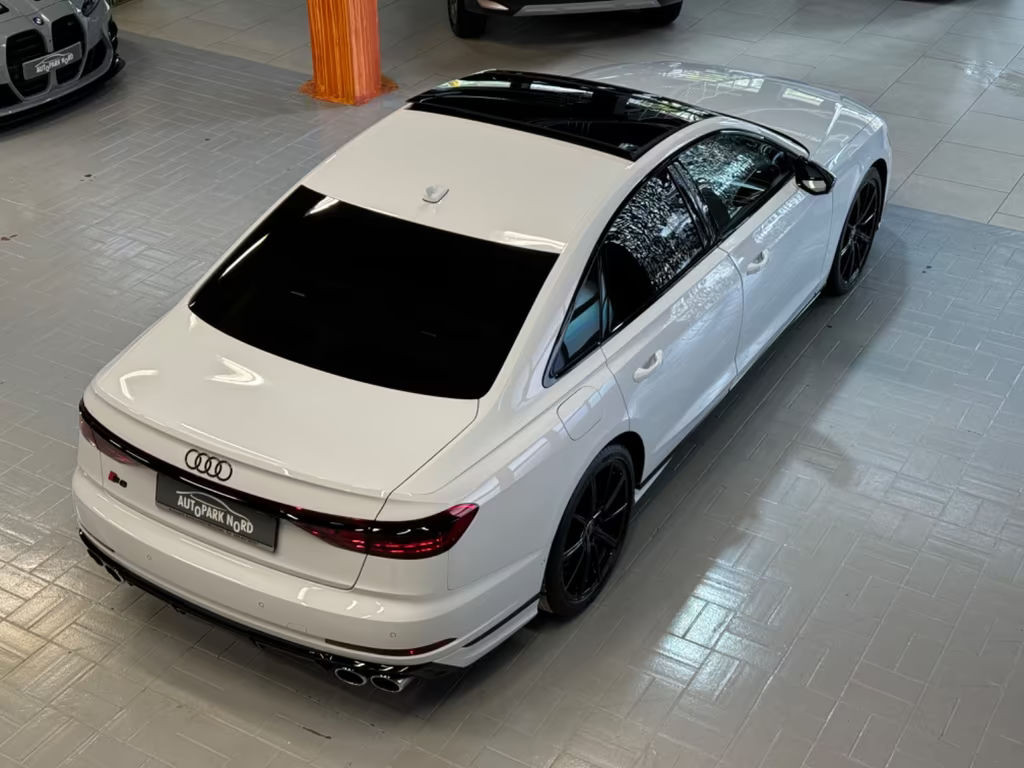 Audi S8