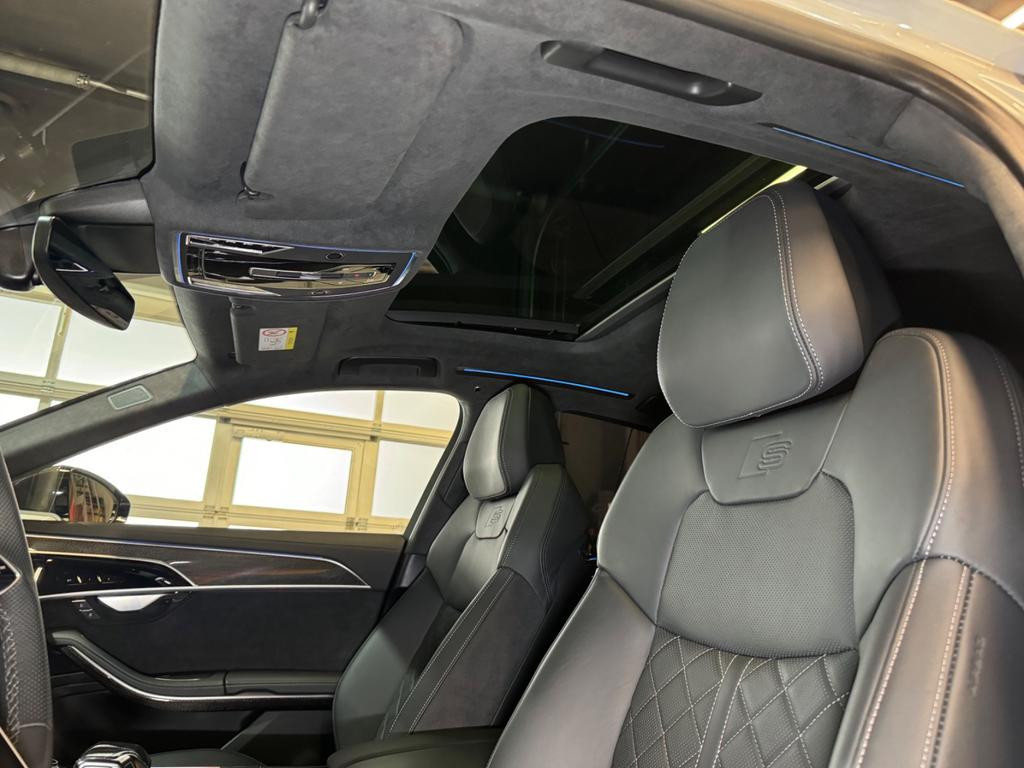 Audi S8
