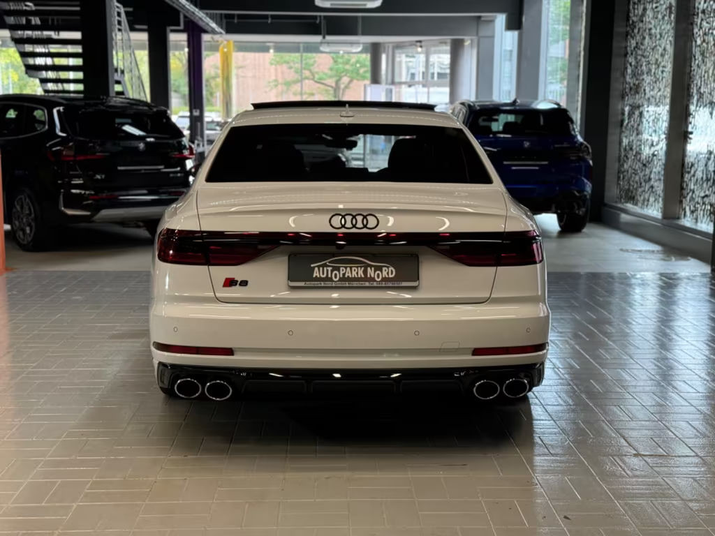 Audi S8