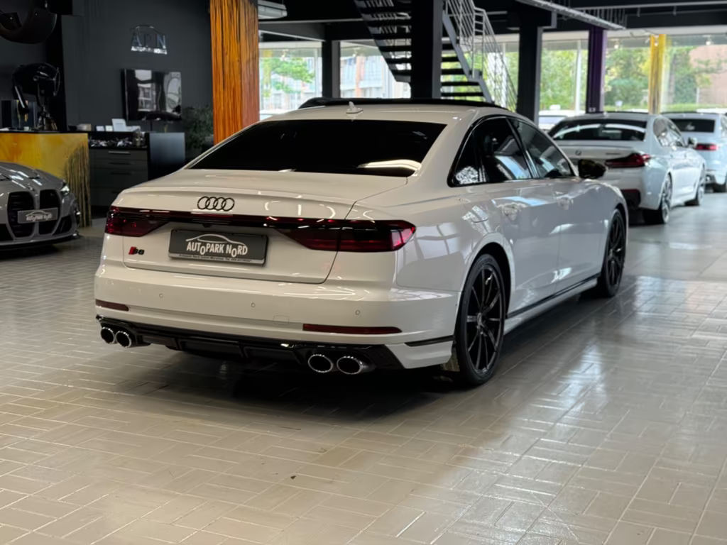 Audi S8