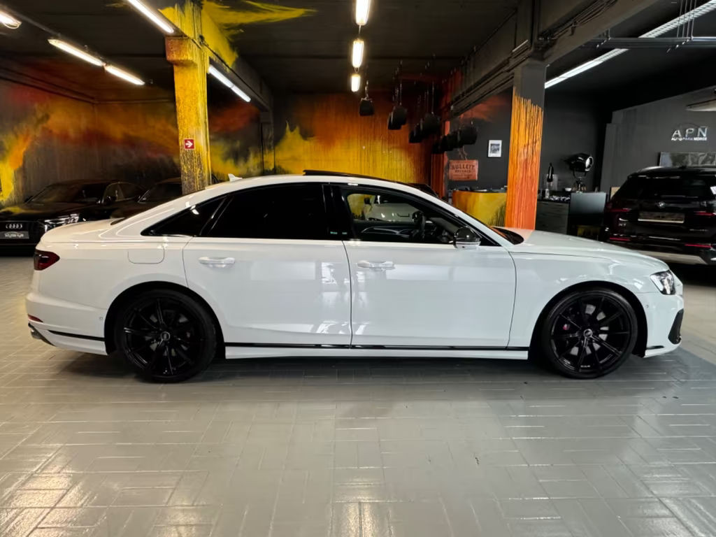 Audi S8