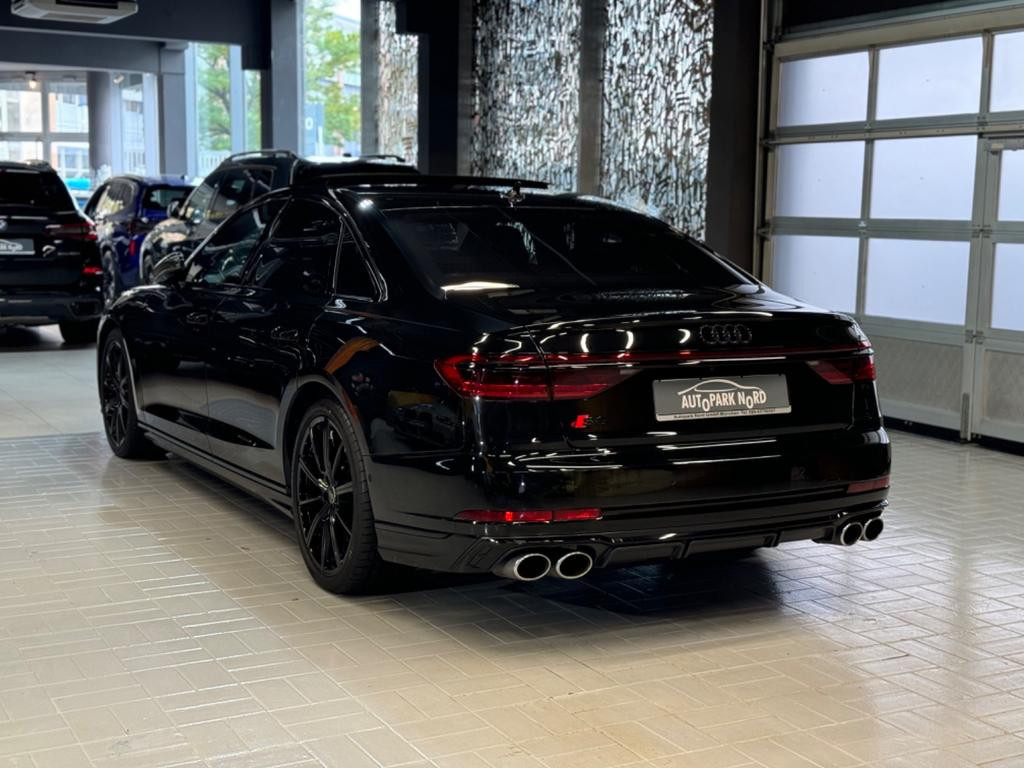 Audi S8