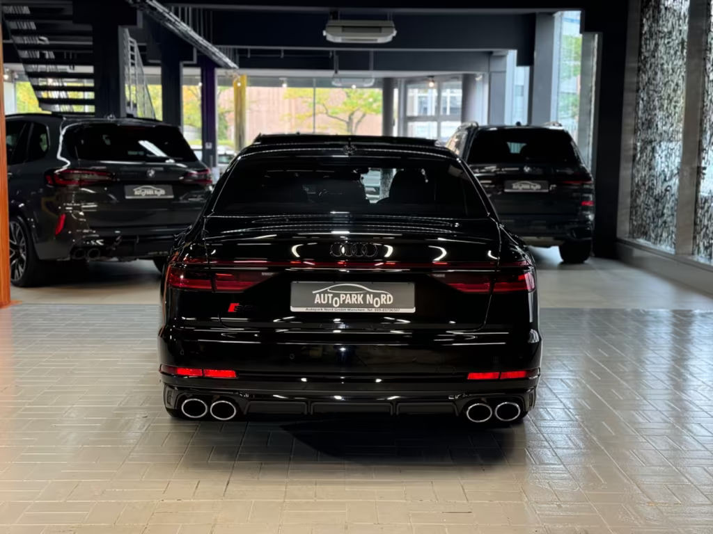 Audi S8