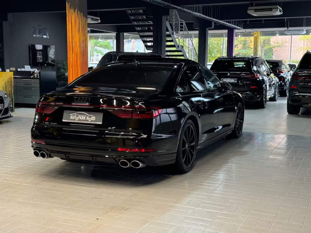 Audi S8
