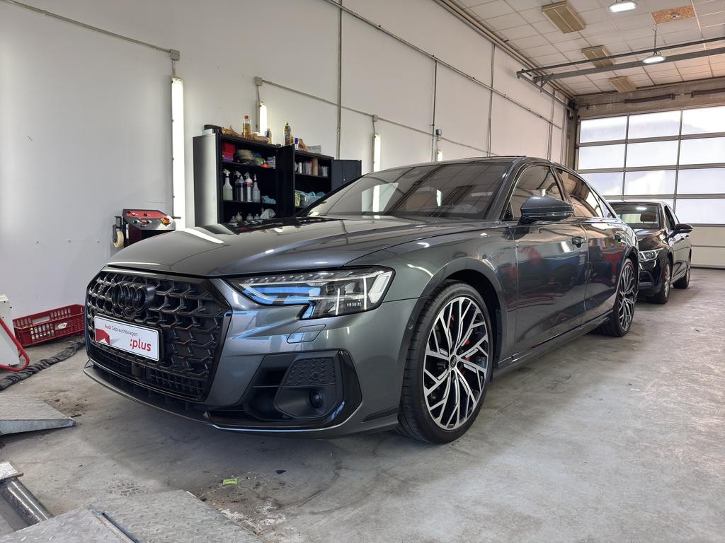 Audi S8