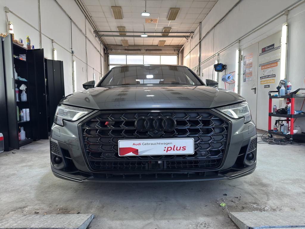 Audi S8