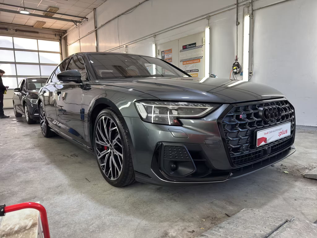Audi S8