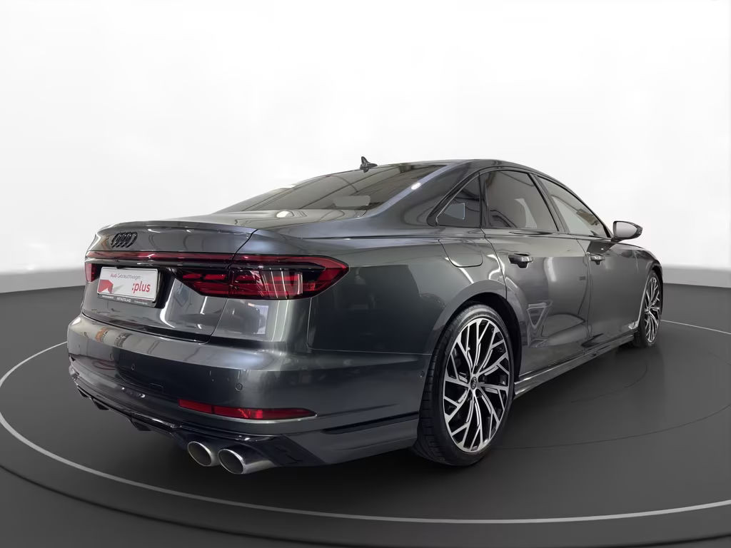 Audi S8