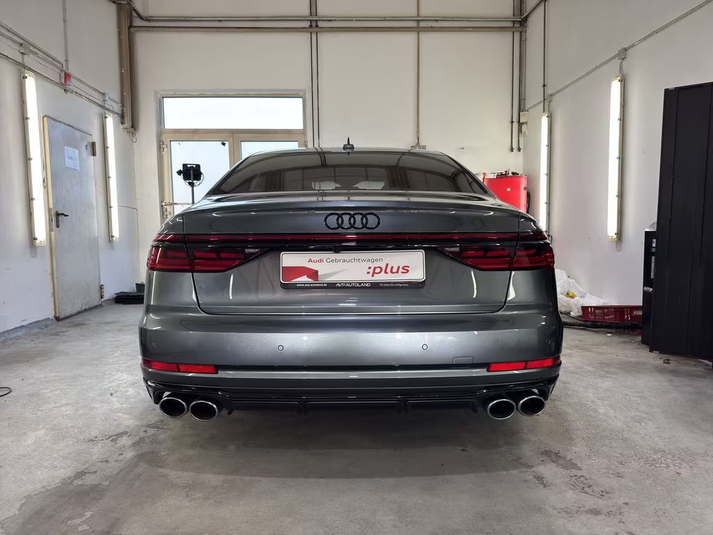 Audi S8