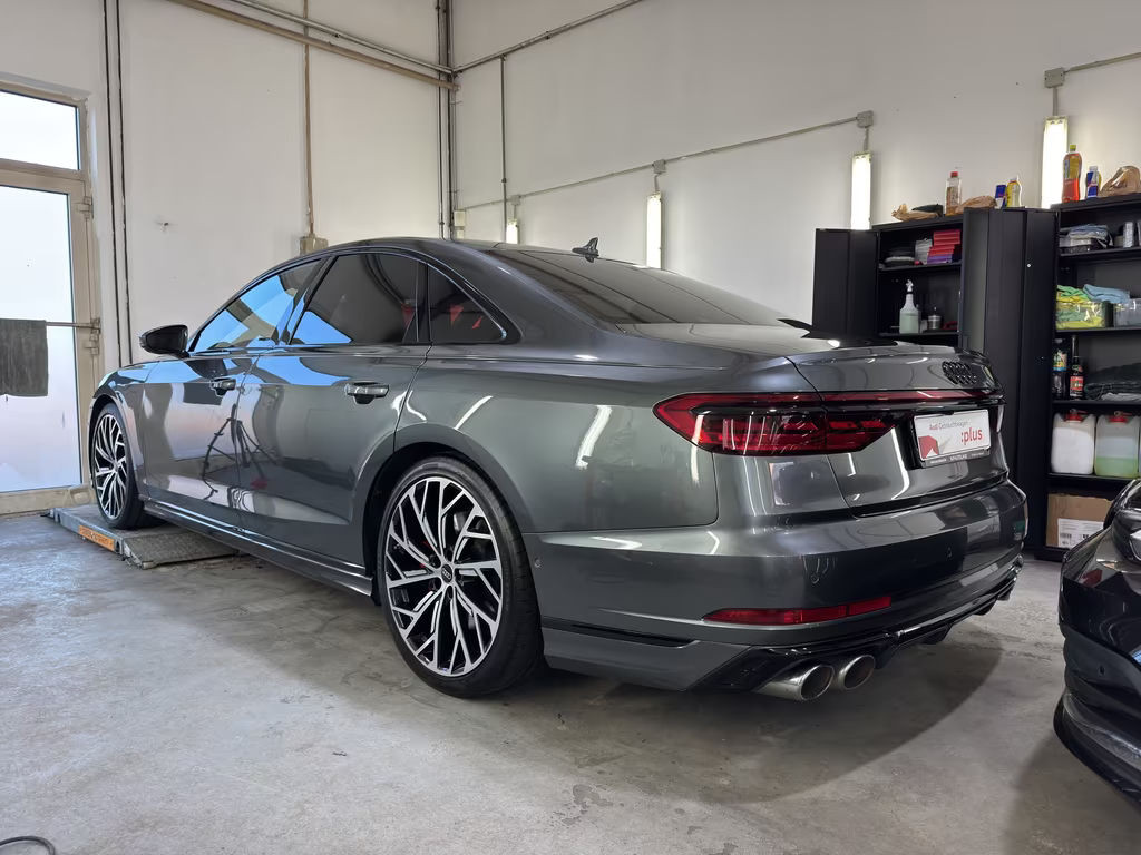 Audi S8