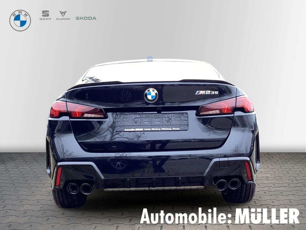 BMW M235