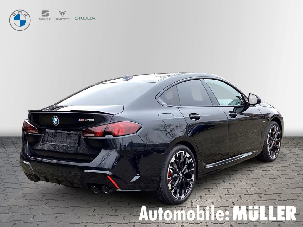 BMW M235
