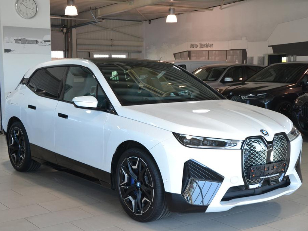 BMW iX