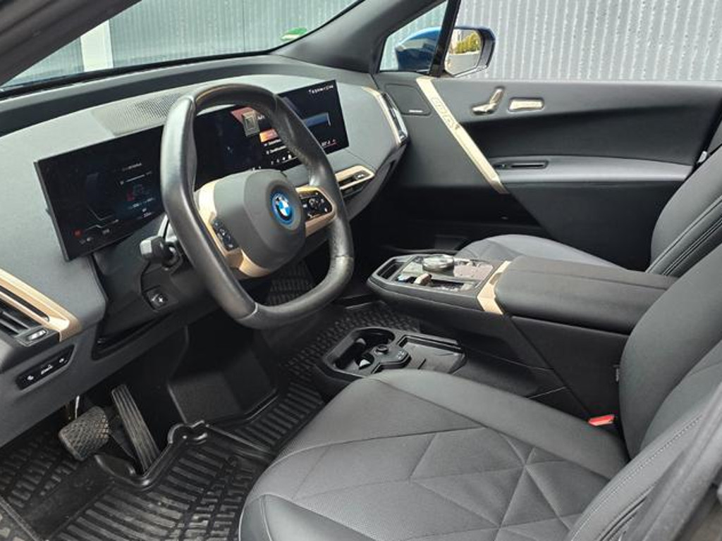 BMW iX
