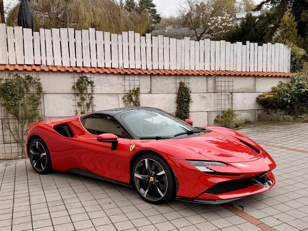Ferrari SF90