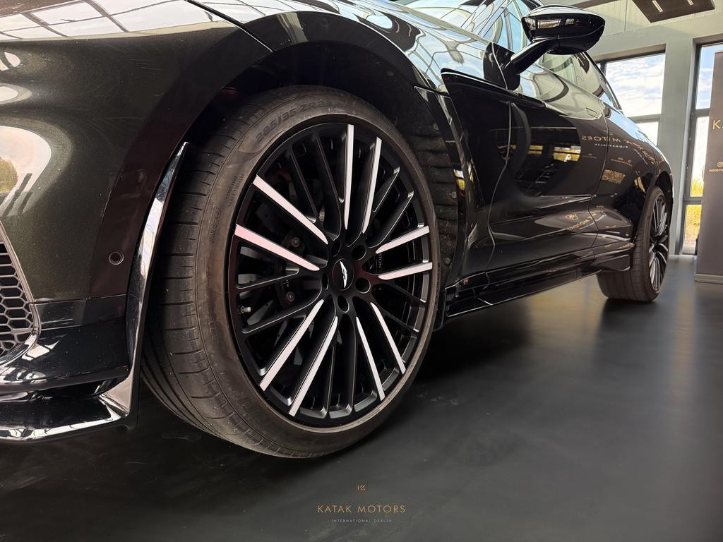 Aston Martin DBX