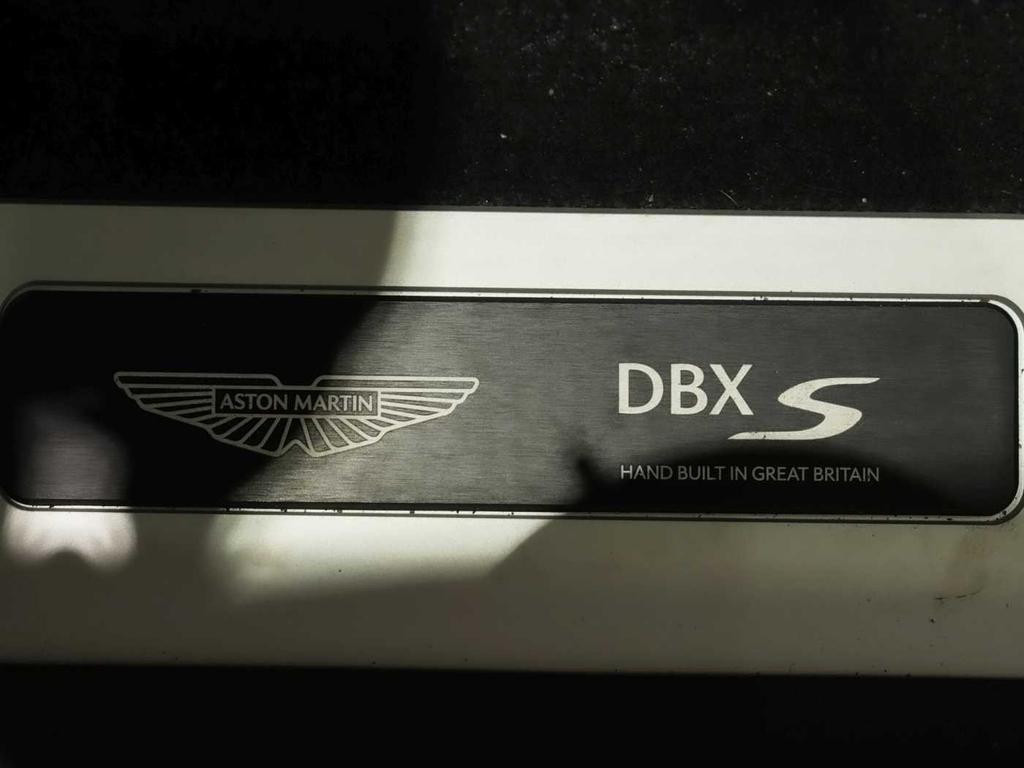 Aston Martin DBX