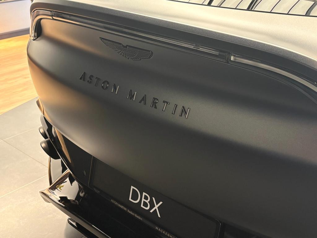 Aston Martin DBX