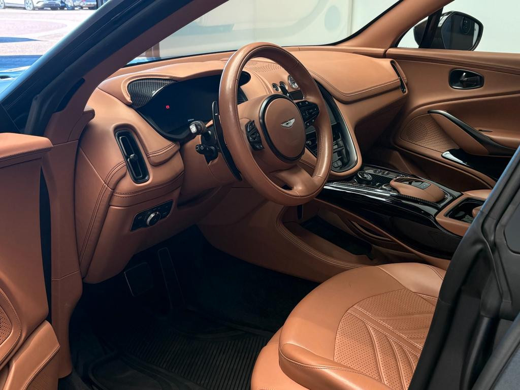 Aston Martin DBX