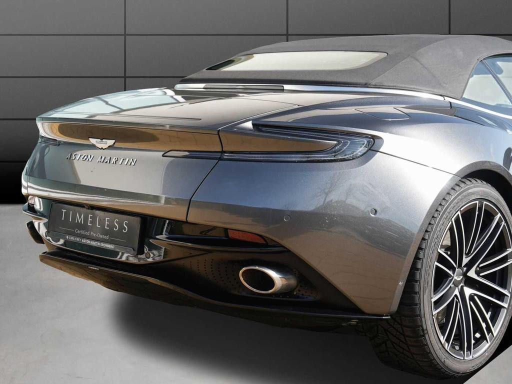 Aston Martin DB12