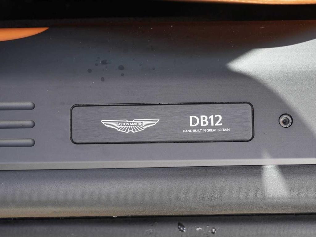 Aston Martin DB12