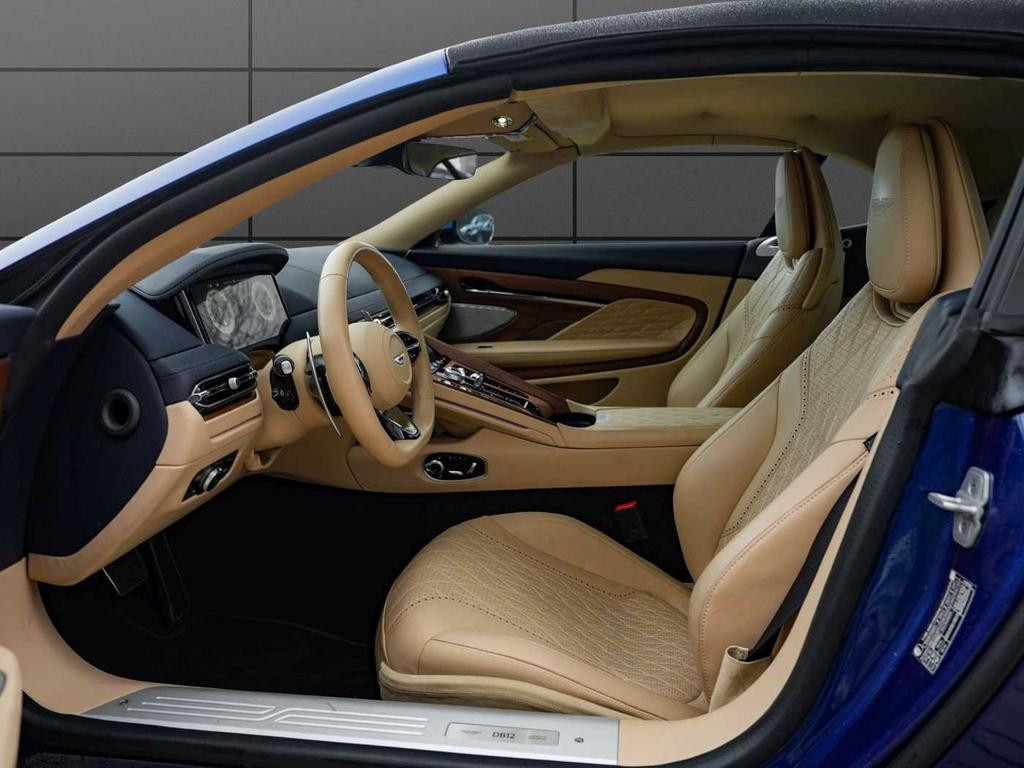 Aston Martin DB12