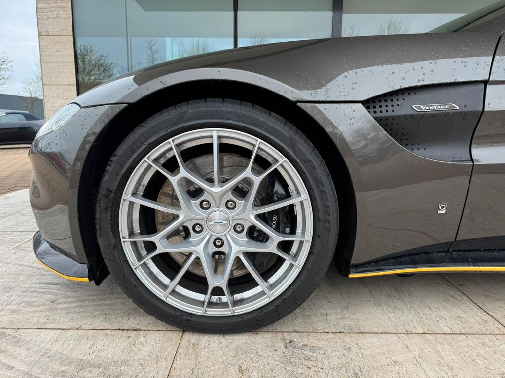 Aston Martin V8 Vantage