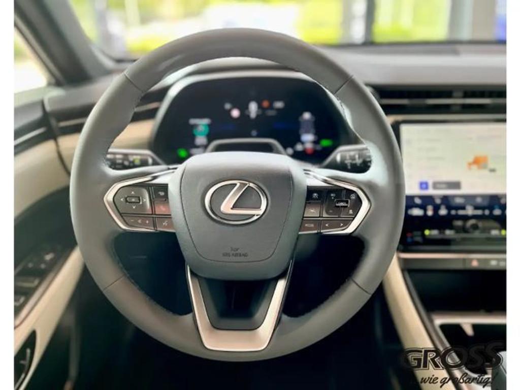 Lexus LBX