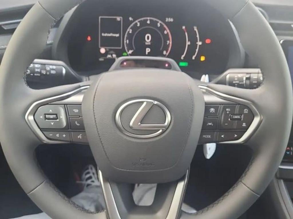 Lexus LBX