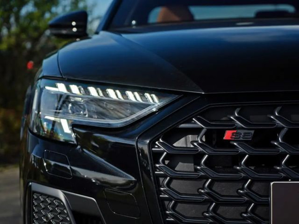 Audi S8